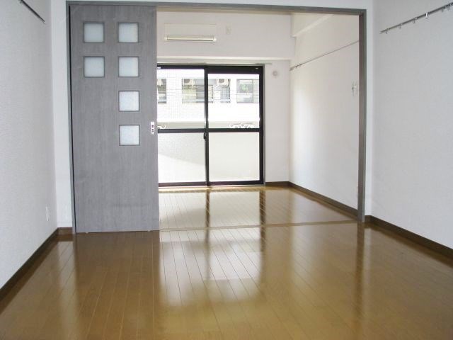 居室・リビング　※別号室の参考写真です。