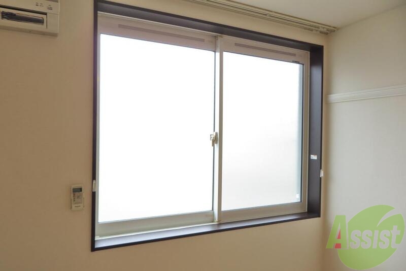 バルコニー　バルコニーはないですが窓があるので明るそうですね。