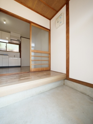 玄関　※写真は別の部屋のものです。