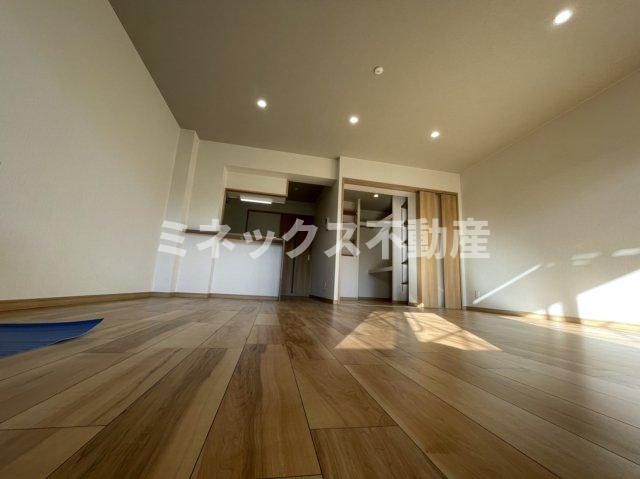 居室・リビング　同タイプのお部屋の写真。現況を優先します。