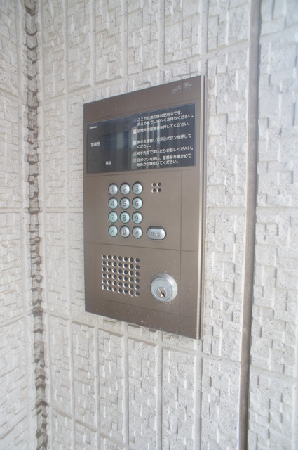 セキュリティ　オートロック付！不審者やセールスなどの侵入を防ぐことができま