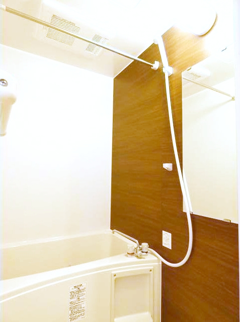 バス・シャワールーム　雨の日でも安心の浴室乾燥機付きです♪