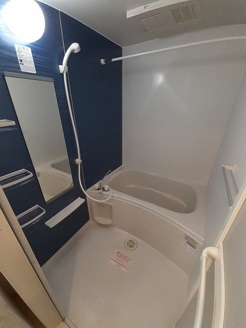 バス・シャワールーム　浴室乾燥機能付きの浴室です◎