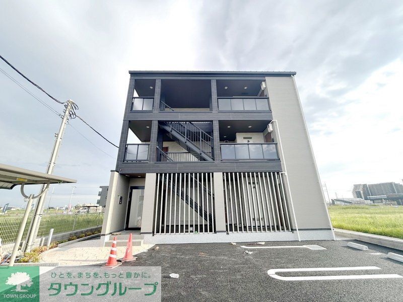 建物外観　駐車場