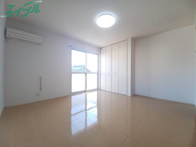 居室・リビング　同物件別室画像