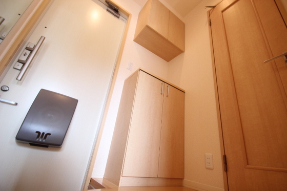 玄関　※別部屋の写真です