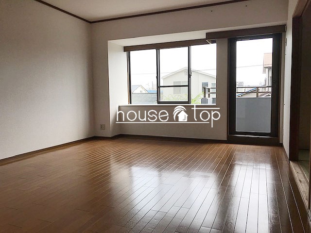 居室・リビング　16帖の広いリビングにはテーブルやソファーも設置可能です♪