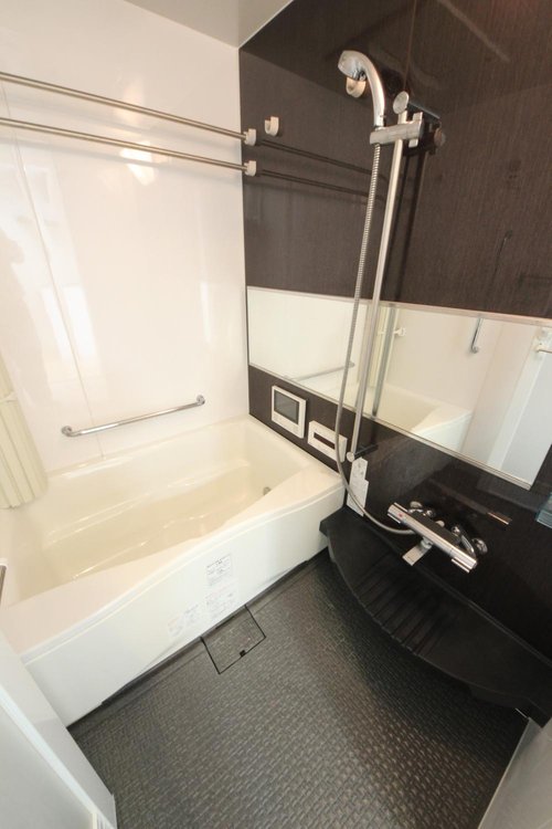 バス・シャワールーム　コンパクトで使いやすいお風呂です