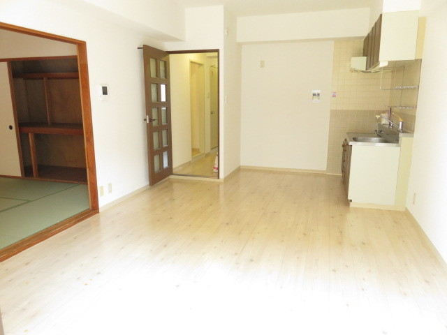 居室・リビング　※他号室の参考写真です。