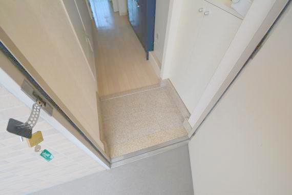 玄関　落ち着いたおしゃれな玄関です。