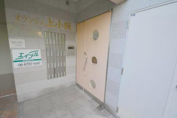 エントランス　オシャレなエントランスは安心のオートロック付きです。