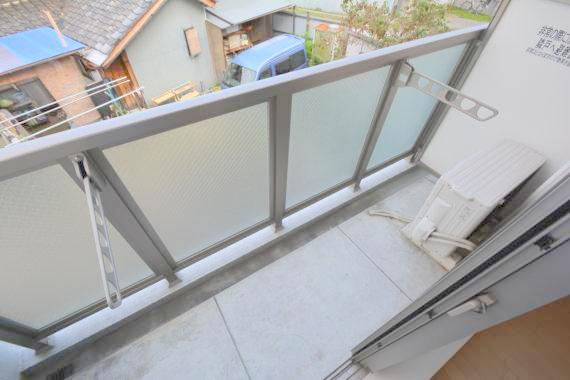 バルコニー　風通しの良いバルコニー。洗濯物もよく乾きそうです。