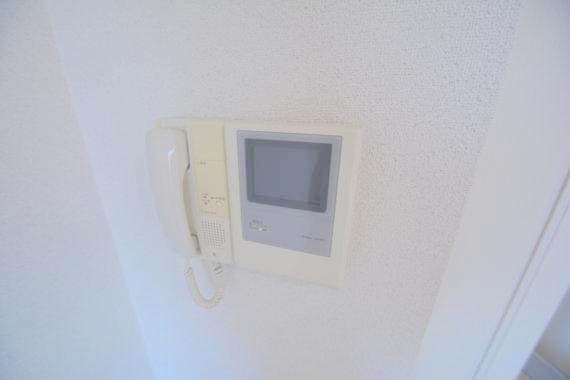 セキュリティ　TVモニターホンで来客が誰か確認してから開けて下さいね