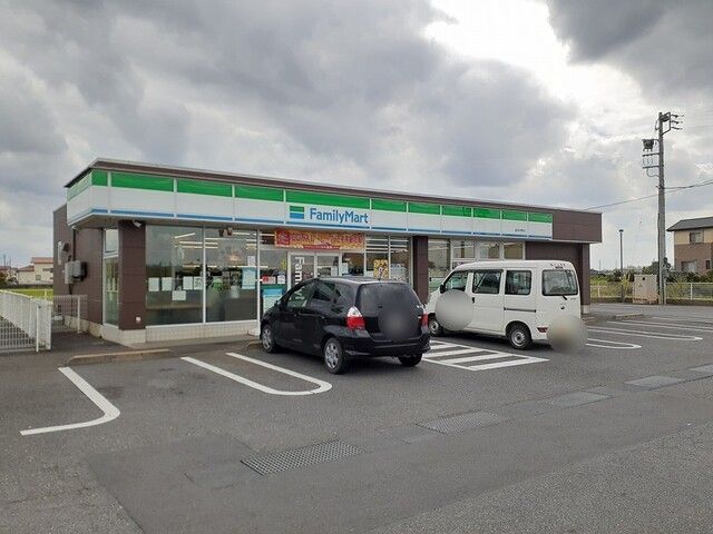 コンビニ　ファミリーマート取手井野店（コンビニ）まで800m