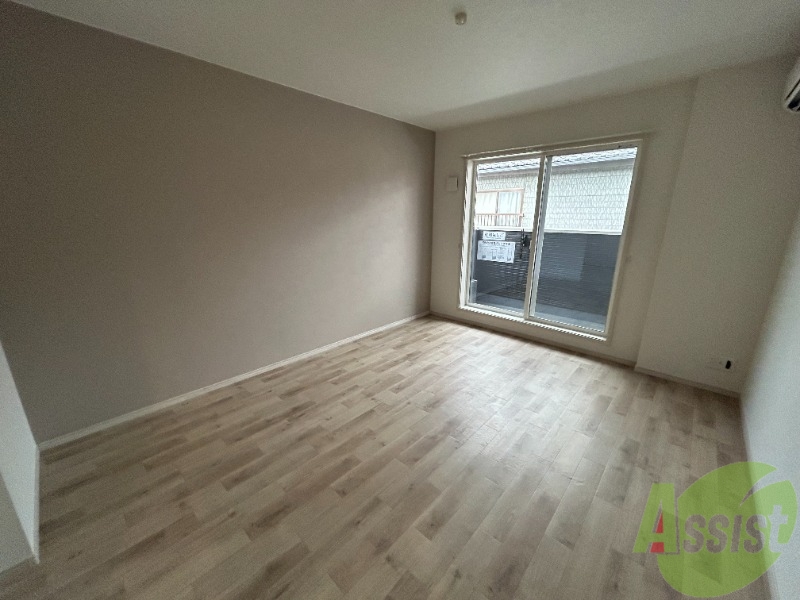 居室・リビング　１０．６帖のＬＤＫです。落ち着いた色合いの空間で落ち着きます