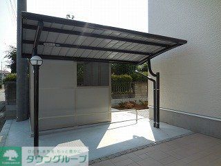 その他　照明付の駐輪場です。