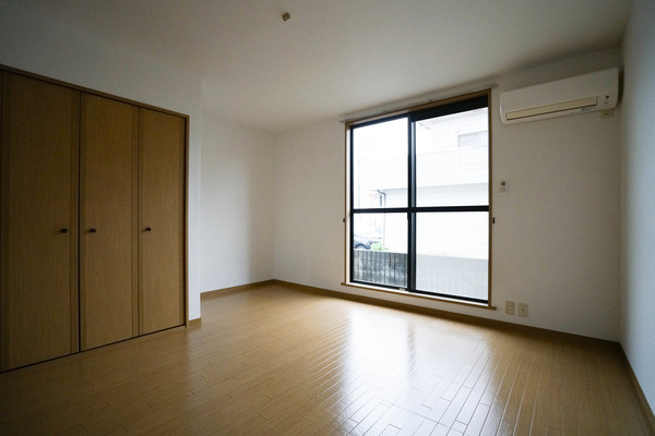 居室・リビング　同じ建物の別のお部屋