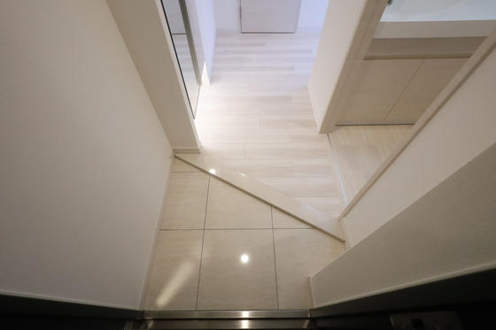 玄関　※１２０３号室の写真です