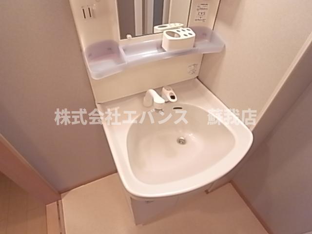 洗面設備　独立洗面台、朝の身支度には欠かせません