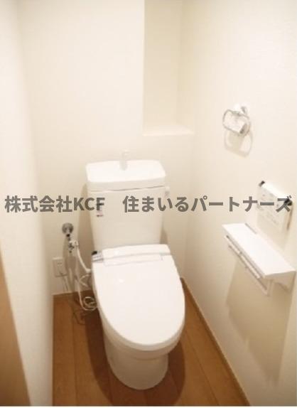 トイレ　落ち着いた色調のトイレです