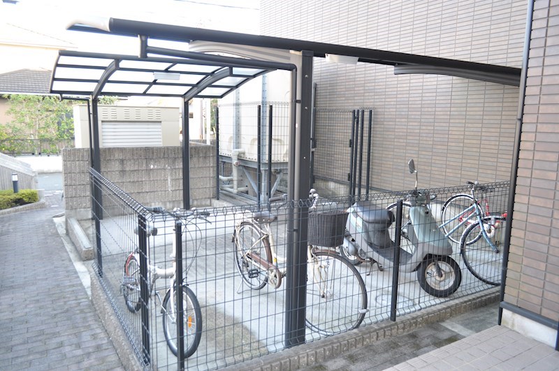 その他設備　屋根付き駐輪場
