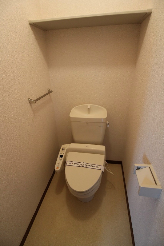 トイレ　反転タイプの写真です。
