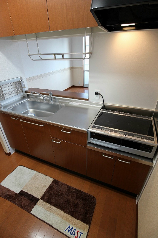 キッチン　反転タイプの写真です。
