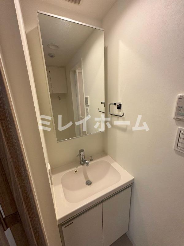 洗面設備　同建物内別のお部屋の参考写真になります。