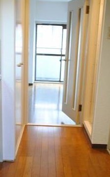 玄関　★専門業者によるクリーニングで綺麗な室内★