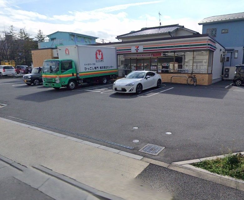 コンビニ　セブンイレブン足立大谷田4丁目店（コンビニ）まで220m