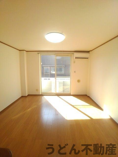 居室・リビング　うどん県のお部屋探しはうどん不動産へ うどんちゃんとLINE