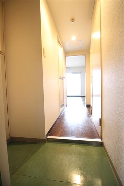 玄関　玄関※別部屋の写真を利用しています