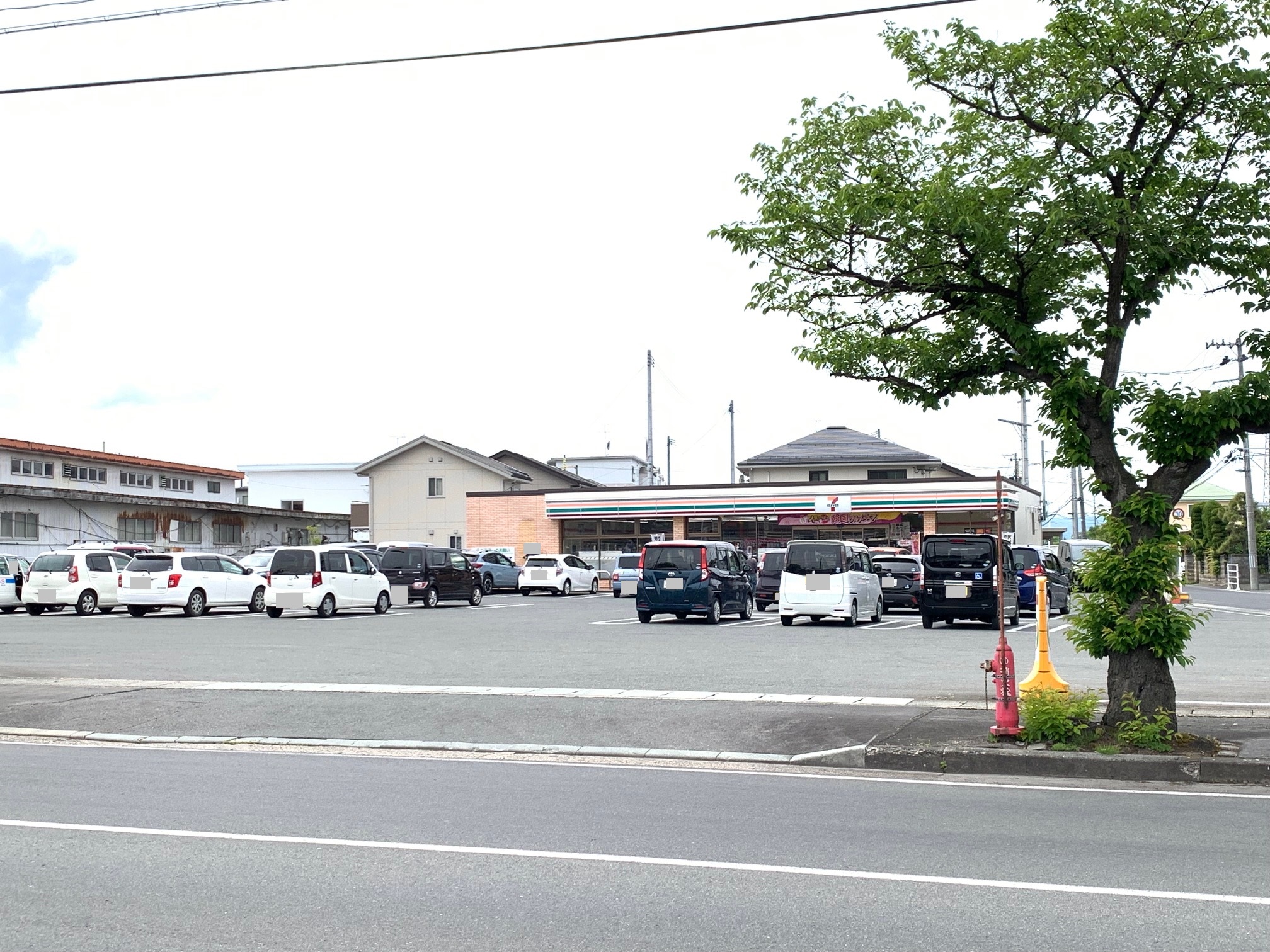 コンビニ　セブンイレブン山形花楯2丁目店（コンビニ）まで694m