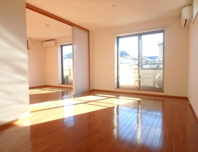 居室・リビング　★明るいフローリングの角部屋です★