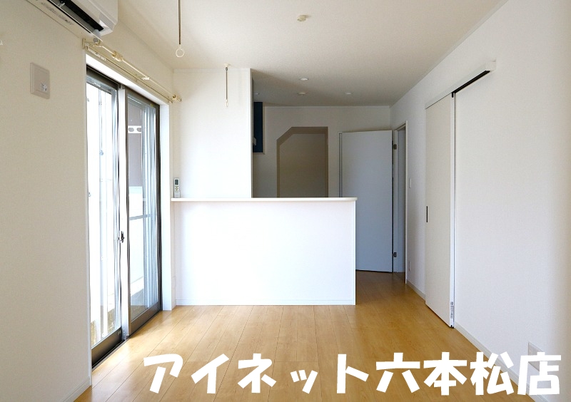 居室・リビング　広々としたリビング。