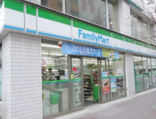 コンビニ　ファミリーマート千代田小川町店（コンビニ）まで83m