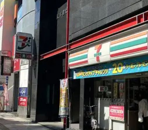 コンビニ　セブンイレブン神田小川町2丁目店（コンビニ）まで79m
