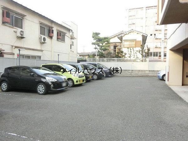 駐車場　敷地内駐車場！