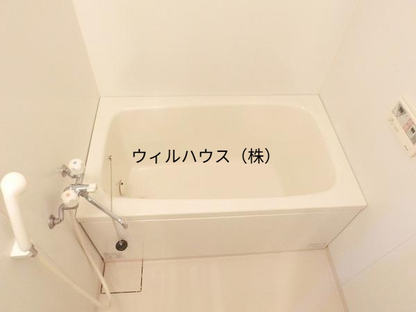 バス・シャワールーム　追い焚き機能付きバス！