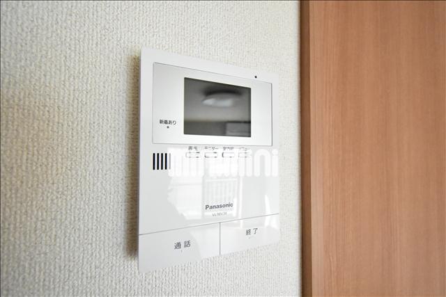 セキュリティ　ＴＶモニター付きで顔をみて来客対応できます。