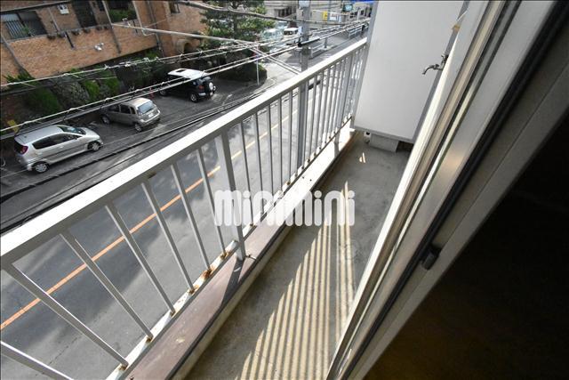 バルコニー　南向きで洗濯物もよく乾きます。
