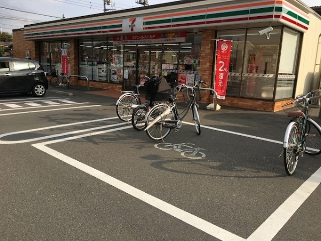 コンビニ　セブンイレブン東福生駅南店（コンビニ）まで215m