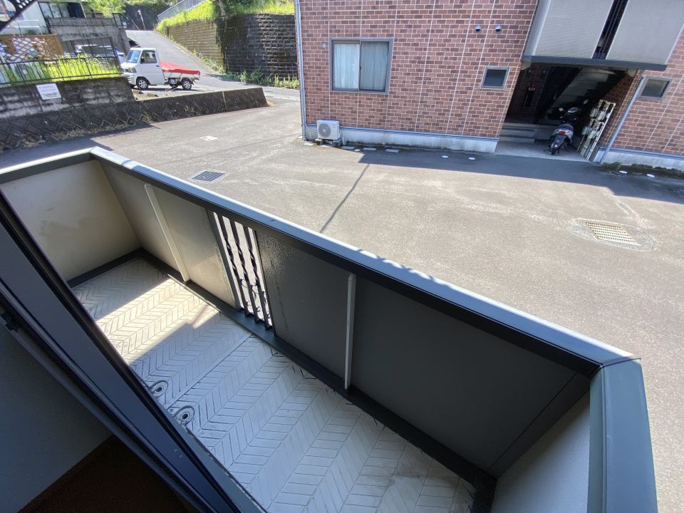バルコニー　１階でも視線が気にならない高さです