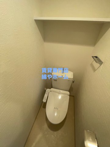 トイレ　落ち着いた色調のトイレです