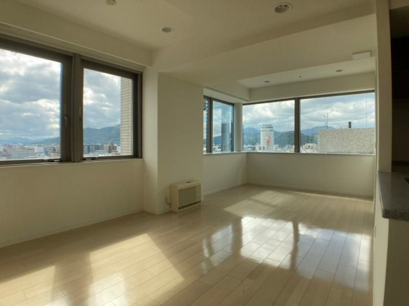 居室・リビング　明るいお部屋は気持ちよく過ごせそうですね。