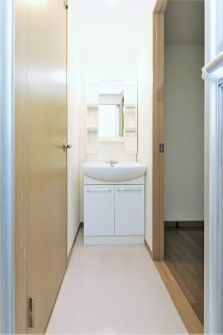 洗面設備　参考写真（同物件別部屋）