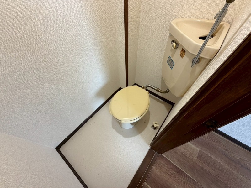 トイレ　こちらはトイレです。清潔感があり、安心して使用できます。
