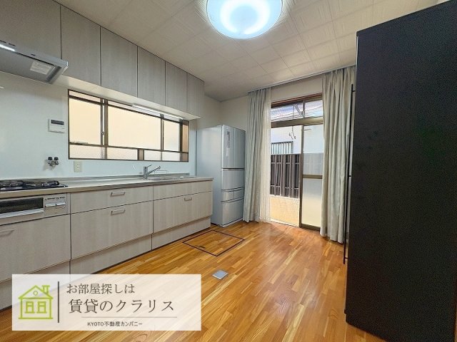 上桂三ノ宮町貸家の居間写真