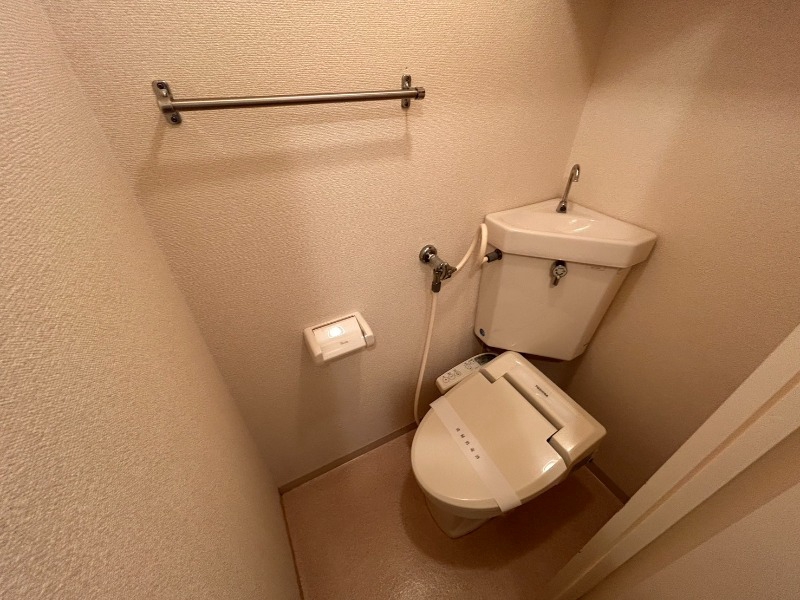 トイレ　シャワートイレになっているので快適です！
