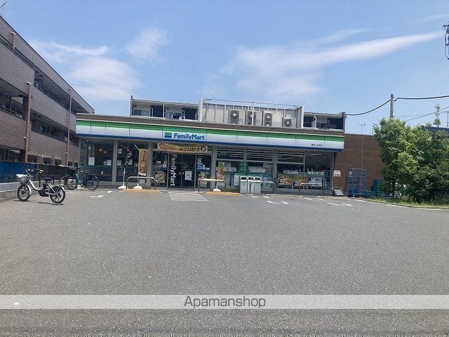 コンビニ　ファミリーマート（コンビニ）まで477m